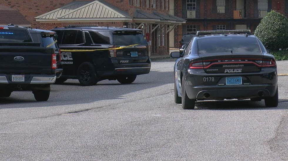 La policía de Tuscaloosa acudió a los apartamentos Brookhaven, en la cuadra 1300 de James I....