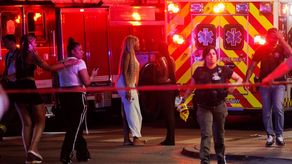 Policías en el lugar de un tiroteo el miércoles 2 de julio de 2025 en Chicago. (Armando L....