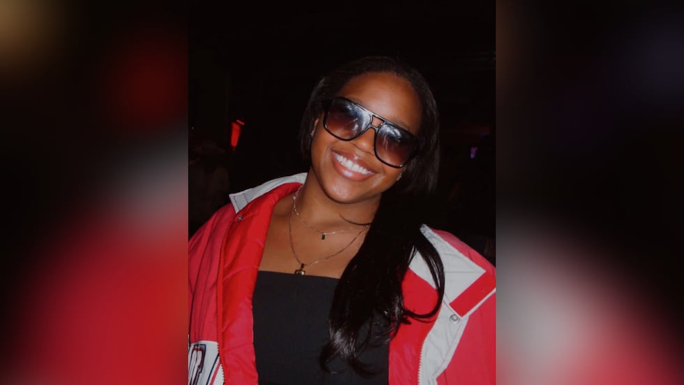 Jazmine Bates, estudiante de la Universidad de Alabama, fue hallada muerta junto a su...