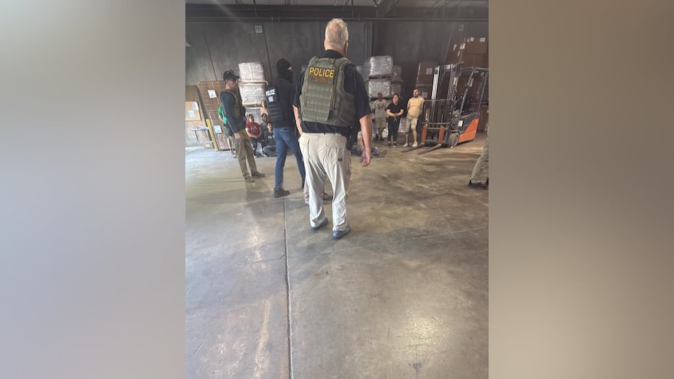 30 personas detenidas en una planta de Birmingham durante un operativo federal.