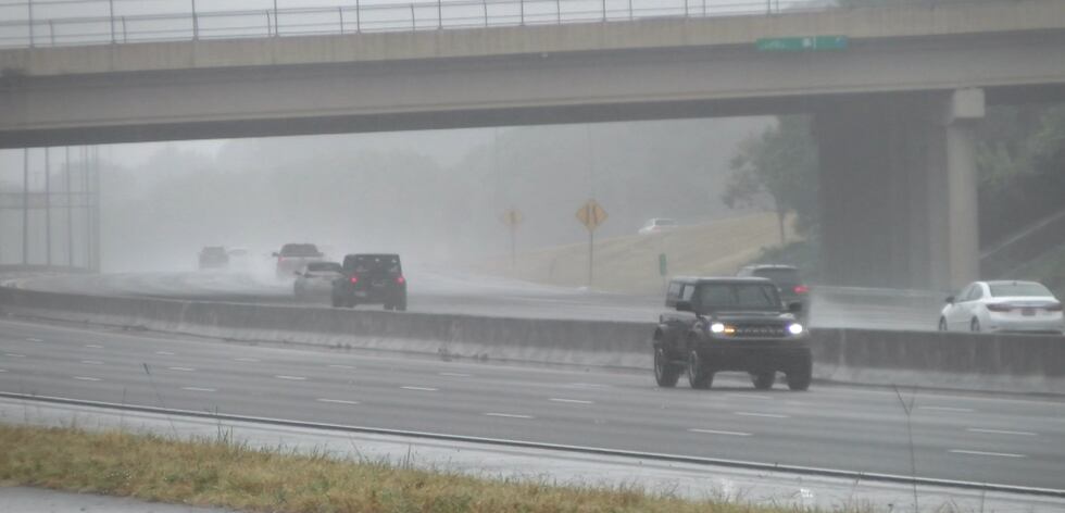 Continúan las labores de limpieza en el norte de Alabama tras el paso de los remanentes del...