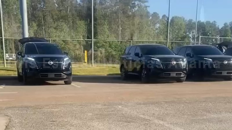 Mujer confronta a ICE en Norcross.