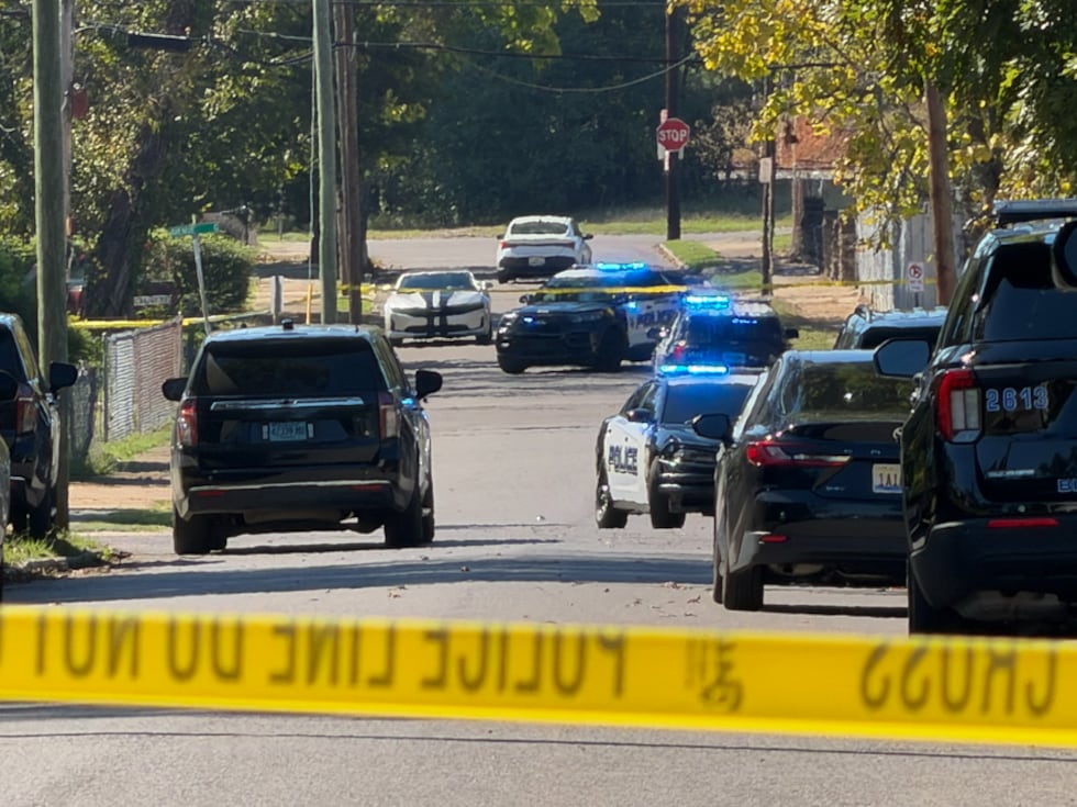 La policía de Birmingham investiga un tiroteo en el que se vio involucrado un agente en...