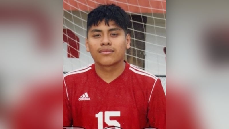 Bryan Velásquez, de 18 años, fue diagnosticado recientemente con problemas renales que lo...