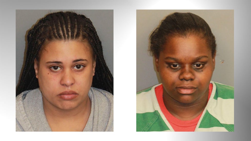 Raven Rogers (izquierda) and Saiyah Ferguson (derecha)