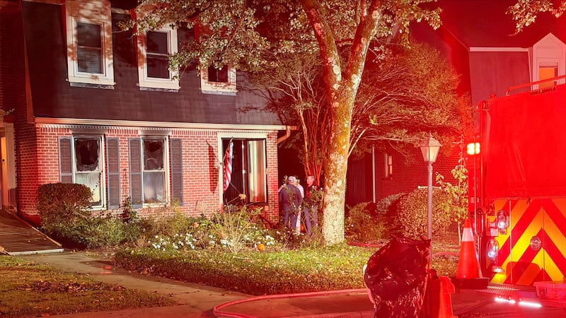 6 personas desplazadas tras un incendio en un conjunto de casas adosadas en Hoover