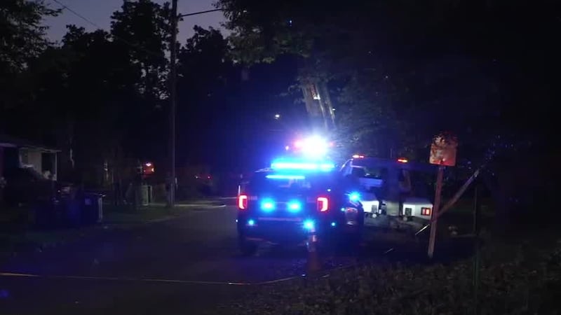 3 homes damaged in early morning fire