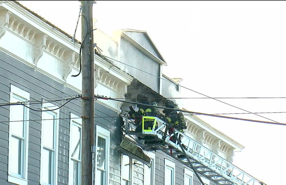 Los equipos de bombas responden a un incendio en el pasado histórico de Cullman.