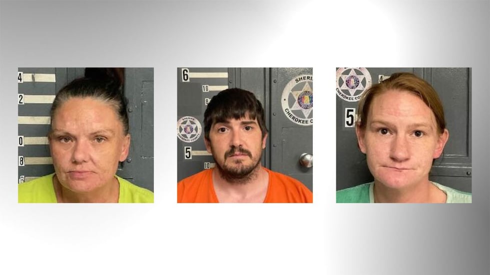 Heather Bray, de 44 años; Zachary Gossett, de 36 años; y Brooke Gossett, de 35 años; todos...