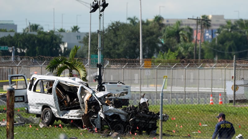 Un investigador de la Junta Nacional de Seguridad en el Transporte (NTSB, por sus siglas en...