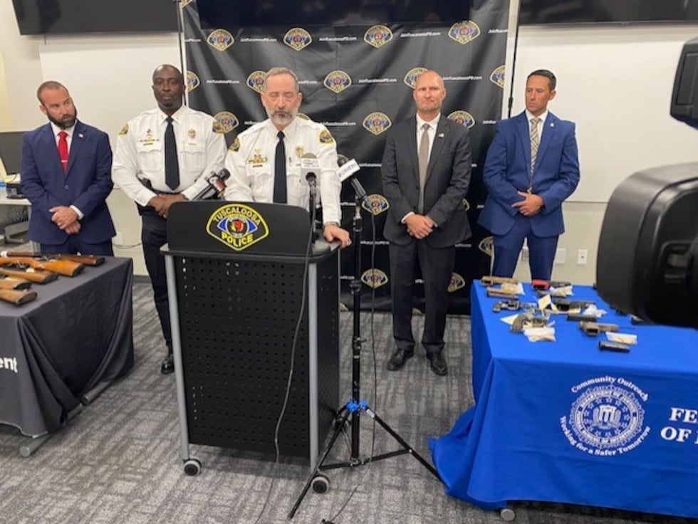 Operativo de la Policía de Tuscaloosa y el FBI resulta en 172 arrestos y la incautación de 22...