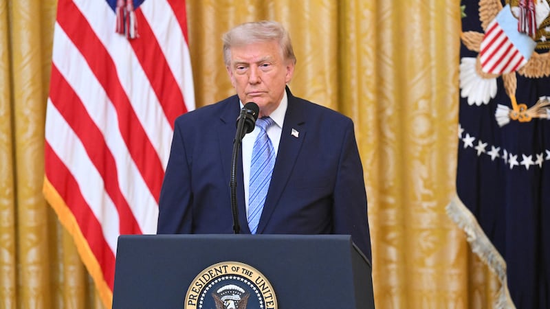 El presidente de EEUU, Donald Trump, hace una pausa tras pronunciar un discurso en la Casa...
