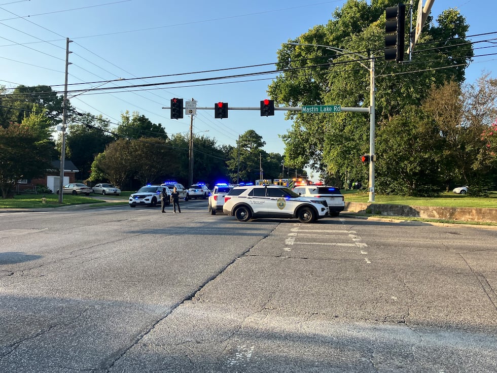 Una persecución a alta velocidad termina en choque en Blue Spring Road, en Huntsville.