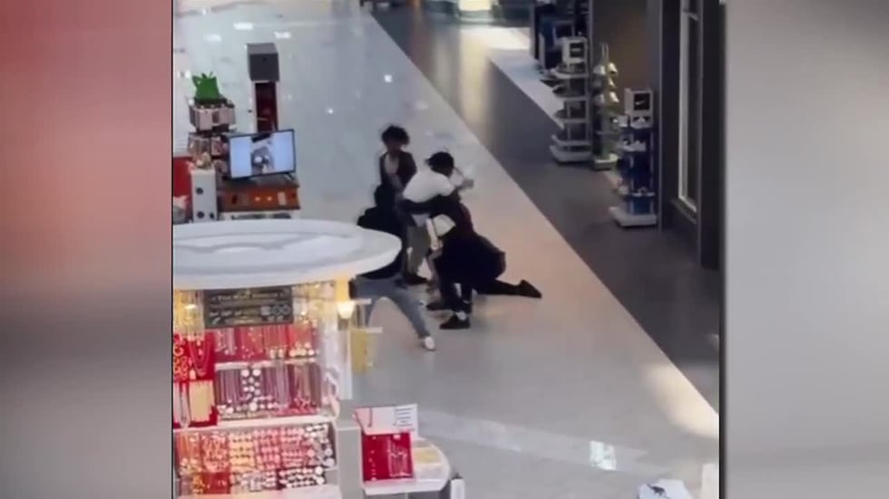 ADVERTENCIA: Imágenes explícitas; tiroteo en Riverchase Galleria, captado en cámara