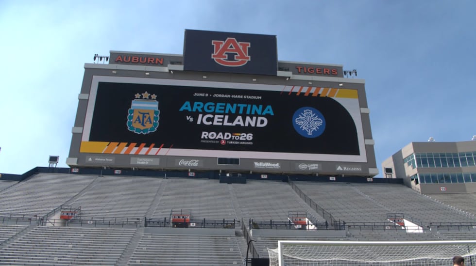 El estadio Jordan Hare de Auburn albergará un histórico partido de fútbol internacional entre...