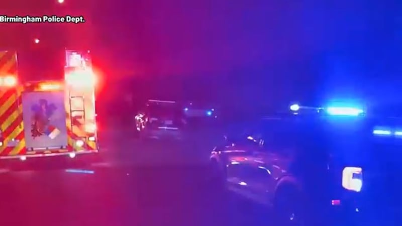 La policía dijo que la madre de sus hijos lo atropelló intencionalmente durante una...