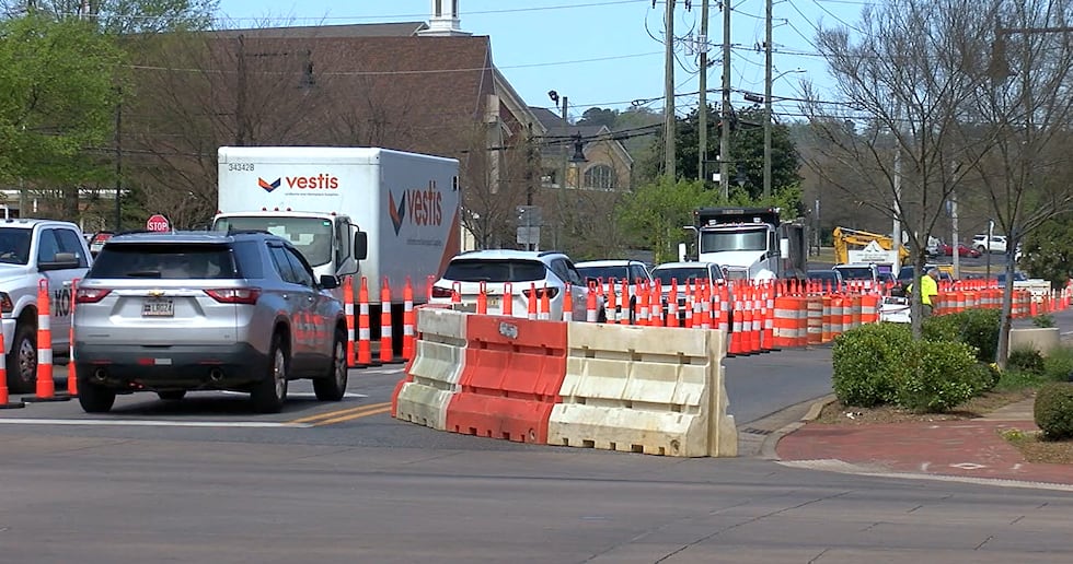 Obras viales en el centro de Trussville mientras la ciudad trabaja para aliviar el tráfico.