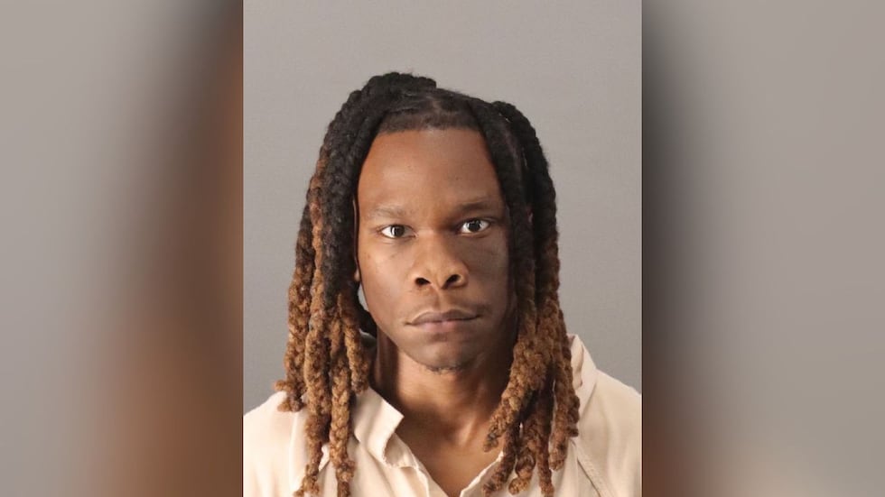 Bryant Cornner, de 25 años, fue arrestado por el Departamento de Policía de Birmingham por...