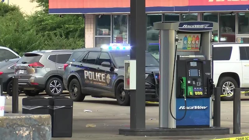 Las cámaras de WSFA 12 News captaron imágenes de varias unidades de la policía de Montgomery,...