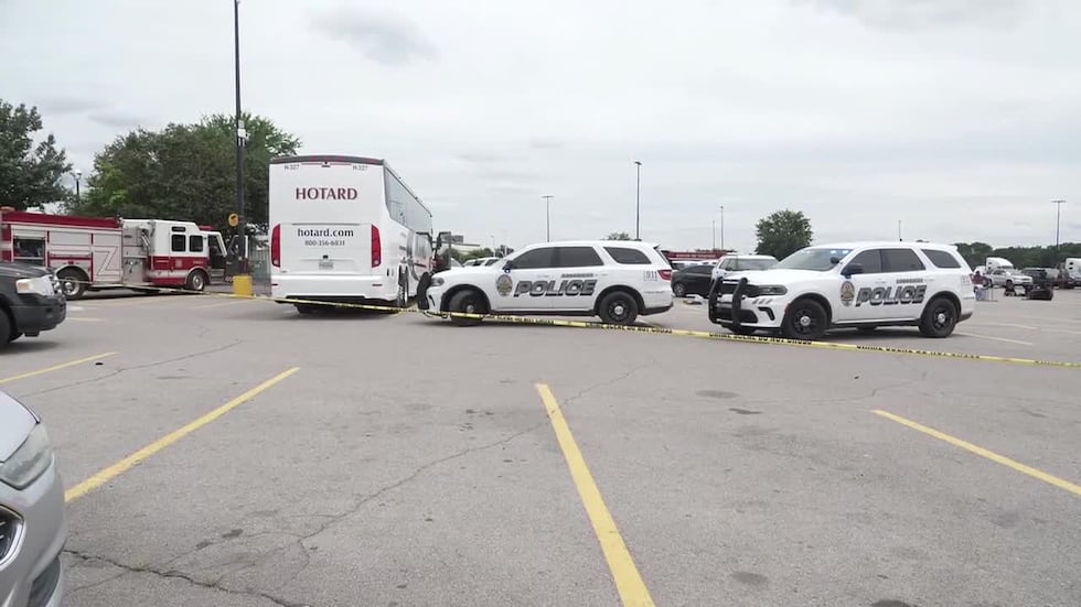 Identifican al hombre que murió apuñalado en un autobús chárter en Bessemer.