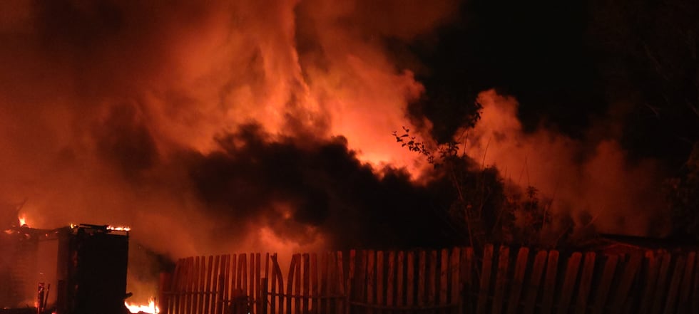 El incendio ocurrió en la Calle 25 Norte y la Corte 12 Norte, alrededor de las 4 a. m. del...