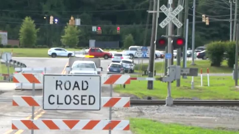 Trussville drivers face traffic issues after multiple rail crossings close suddenly