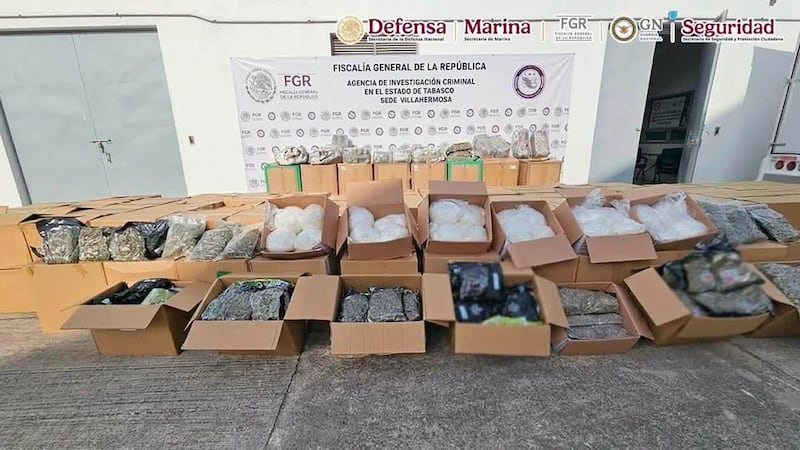 Autoridades mexicanas decomisan casi dos toneladas de marihuana oculta en dulces de coco en el...