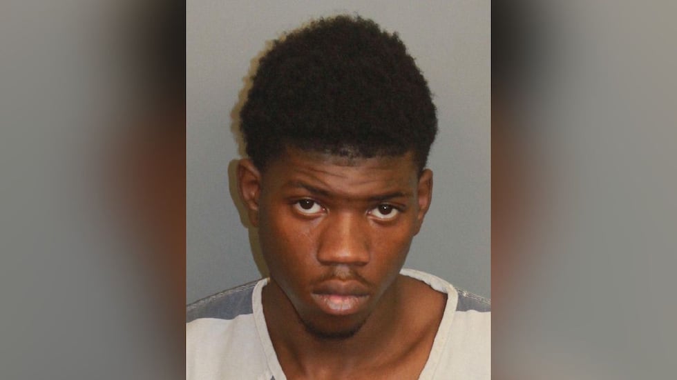 Javaris Russell Jr. enfrenta cargos de homicidio capital por la muerte a tiros de Buford...