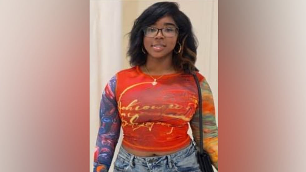 Aija Finklea, de 18 años, fue vista por última vez el martes vestida completamente de negro,...