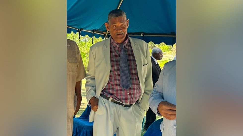 La policía informó que Glen Spence, de 67 años —conocido también por el apodo de "Mo"—, fue...