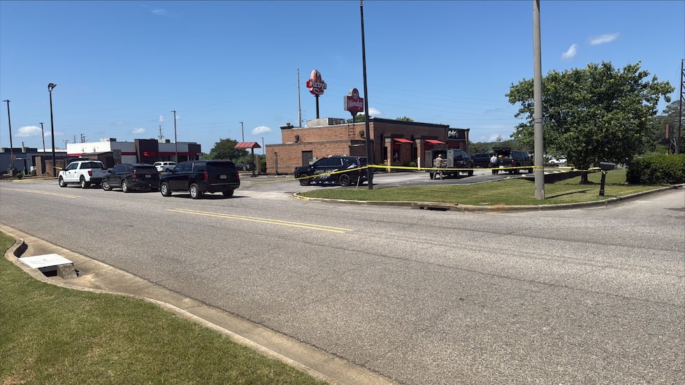 La policía está investigando un robo en el Wendy's de Moody.