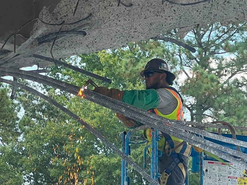 Según el Departamento de Transporte de Alabama (ALDOT), a las 11:47 a. m., una maquinaria de...