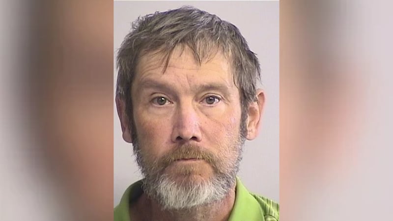 Jonathan Chad Simmons enfrenta un cargo de homicidio involuntario y un cargo de maltrato a una...