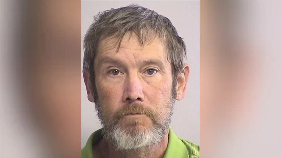 Jonathan Chad Simmons enfrenta un cargo de homicidio involuntario y un cargo de maltrato a una...