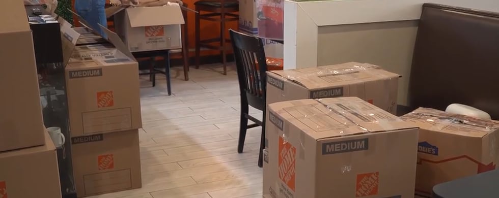 Restaurante Mobile prepara cajas de ayuda para Venezuela y necesita más voluntarios.