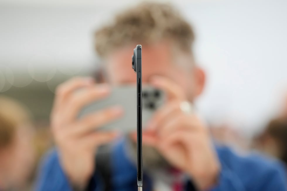 El iPhone Air durante el anuncio de nuevos productos iPhone 17 de Apple, en Apple Park, el...