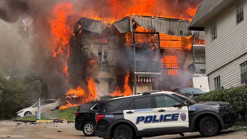 Crews battle apartment fire in Birmingham