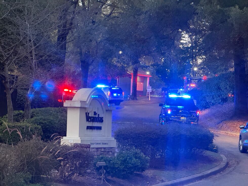 Un niño de 2 años fue trasladado al hospital tras casi ahogarse en la zona de Rocky Ridge.