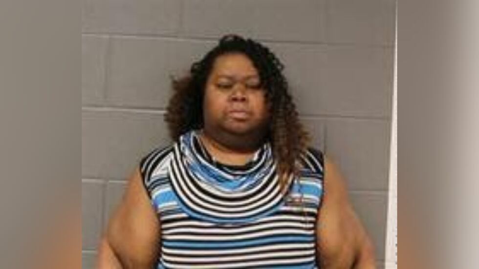 Alicia Cade, de 42 años y residente de Springville, fue arrestada el 16 de abril.