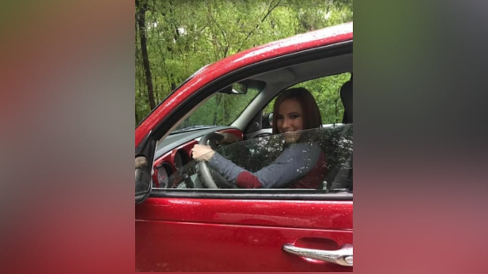 Christie Adkins murió cuando unos agentes intentaban ejecutar una orden judicial contra su...