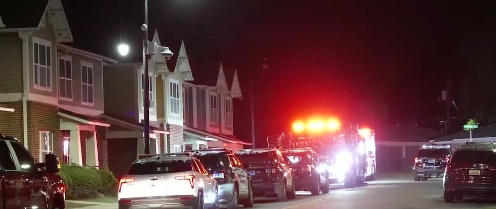La policía de Birmingham investiga tres tiroteos distintos ocurridos durante la noche.