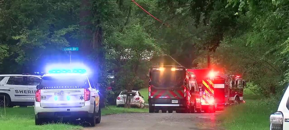 Mujer de 89 años muere en un accidente en la cochera de su casa.