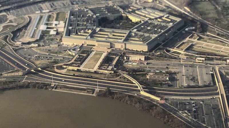 ARCHIVO - El Pentágono visto desde el aire en Washington, el 26 de enero de 2020. (AP...