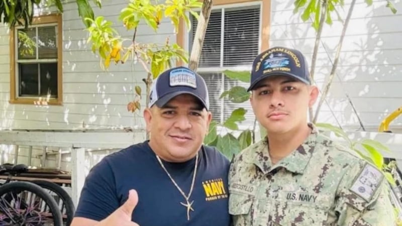 Luis Manuel Avilés y su hijo.