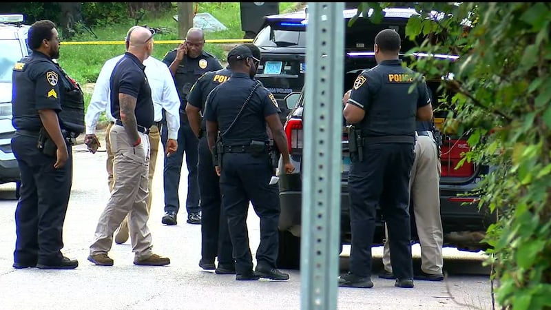 Muerte de causa no clasificada en Mayfield Avenue.