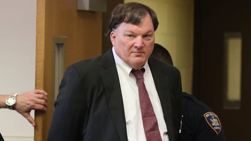 Rex Heuermann en el tribunal del condado Suffolk en Riverhead, Nueva York, el 25 de febrero de...