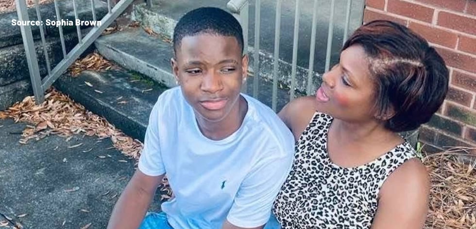 Tyler Alexander y su madre, Sophia Brown