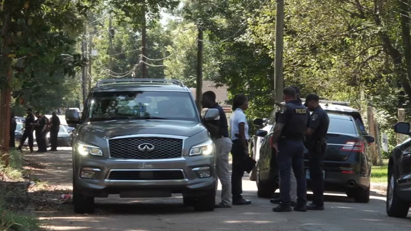 La policía de Birmingham investiga un tiroteo mortal que presuntamente ocurrió tras un robo...