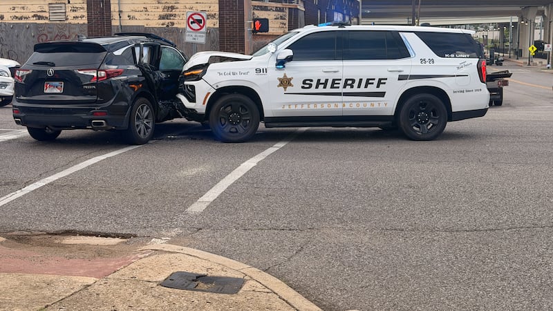 3 injured in crash involving Jefferson County sheriff vehicle