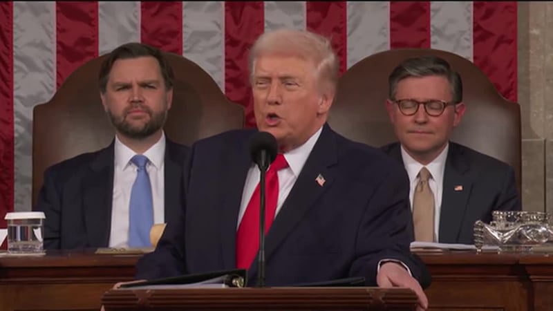 Claves del discurso de Trump: ensalzar la economía, patriotismo y un giro oscuro sobre...